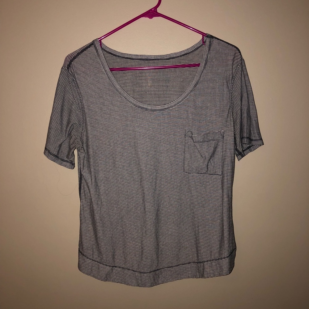 Lulu lemon tee